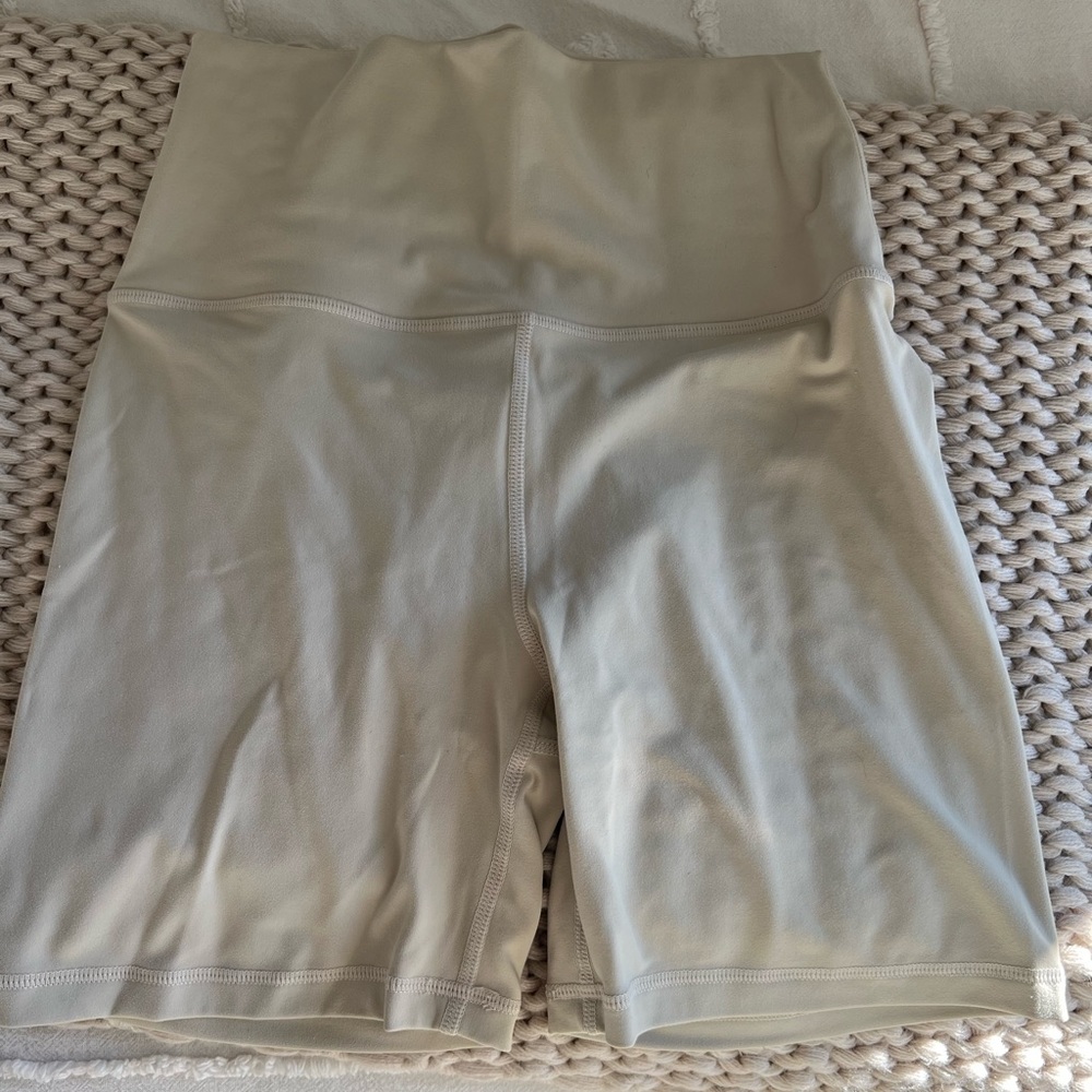 Set active oat milk bike shorts
